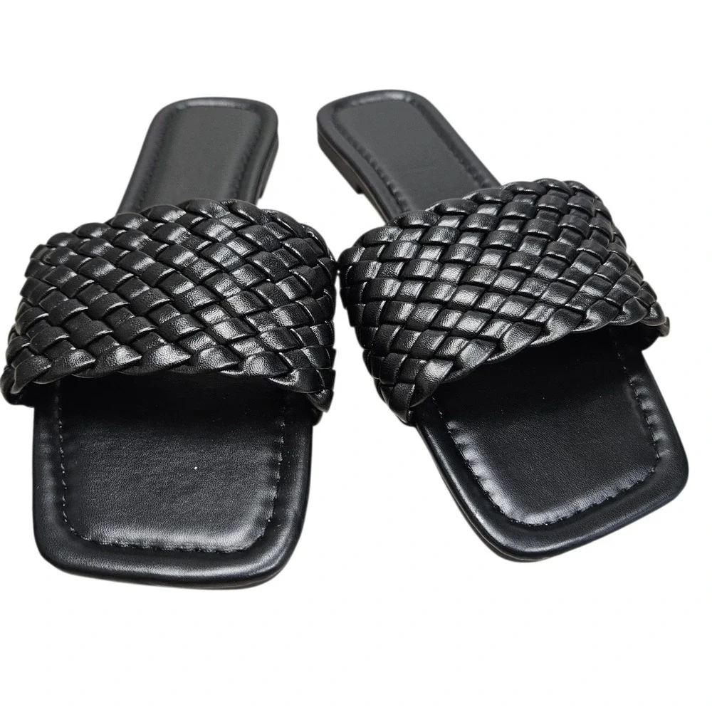 Unbranded woven strap
